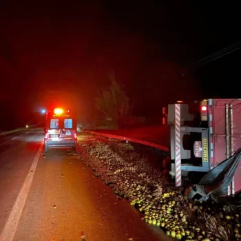 120934 Colisão entre caminhão e carro provoca morte na rodovia Faria Lima