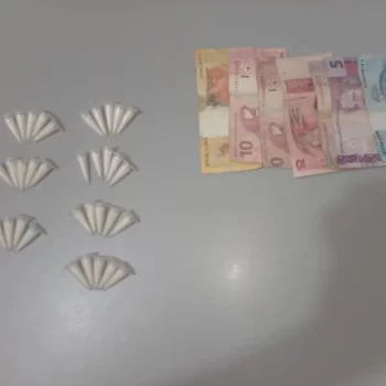 122202 Homem é preso vendendo cocaína no bairro Santa Cecília