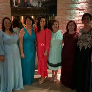 123957 Amigas celebram união