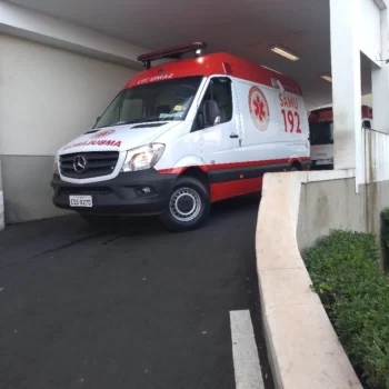 122845 Faxineira é agredida a golpes de faca no bairro Luís Spina