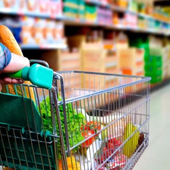 124073 Supermercados abrem no feriado e fecham no domingo
