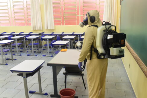dengue_sala_aulas (1) A Secretaria Municipal de Saúde informou que a cidade de Barretos registra 63 casos positivos de dengue, conforme boletim divulgado ontem (19).