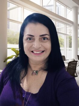 A querida Rosângela Carvalho celebra hoje mais um ano de vida com muita alegria e entusiasmo. A conselheira tutelar é profissional competente, comprometida e ama o que faz. Recebe os cumprimentos especiais do marido Dorival e dos filhos Aline e Guilherme. Felicidades!! Parabéns para Rosângela
