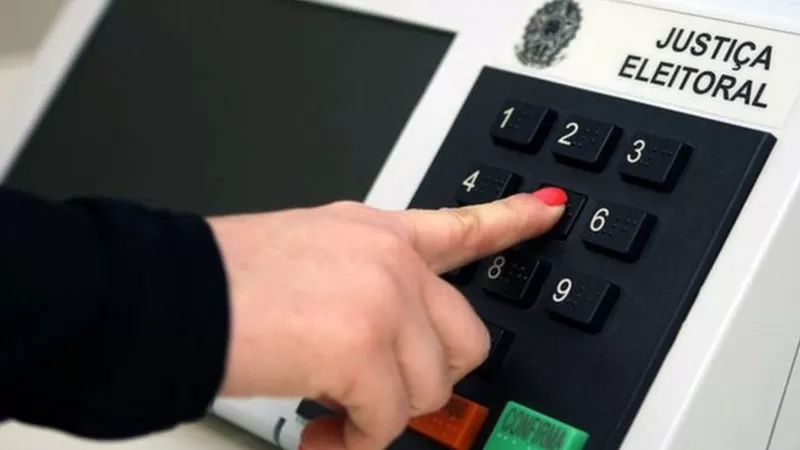 Eleitor escolherá dois senadores em outubro