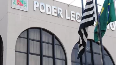 Câmara rejeita veto do Executivo em projeto sobre escola cívico-militar