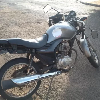 90602 Colisão entre moto e bicicleta deixa dois gravemente feridos