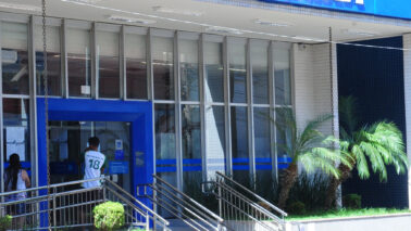 O Ministério do Trabalho e Emprego iniciou, nesta quarta (15), o pagamento do terceiro grupo de trabalhadores com direito ao abono salarial.