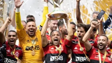 Flamengo bate Palmeiras nos pênaltis e leva Supercopa do Brasil