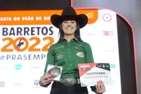 Três Tambores Na categoria 1D, a barretense Fernanda Cavalheiro, que foi campeã na primeira semana, repetiu o feito neste domingo (28), garantindo o melhor tempo da final com 17.868 s, lhe dando o seu primeiro título no internacional e na Arena de Barretos, onde em 25 anos, ainda não havia conquistado nenhum título.