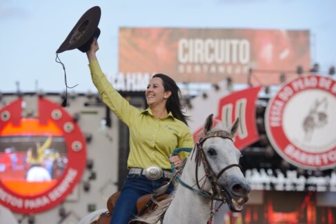 Fernanda Cavalheiro Barretense Fernanda Cavalheiro é campeã dos Três Tambores