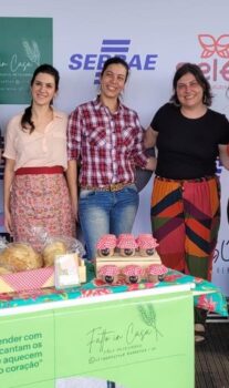 Gisele Mendes, Ana Eliza e Mariana Gandolfi, empresárias e responsáveis pela diretoria do coletivo <strong>Coletivo de mulheres empreendedoras conta com apoio do Sebrae no Parque do Peão</strong>