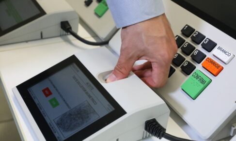 TRE valida 2,4 milhões de biometrias de eleitores fornecidas por outros órgãos TRE valida 2,4 milhões de biometrias de eleitores fornecidas por outros órgãos