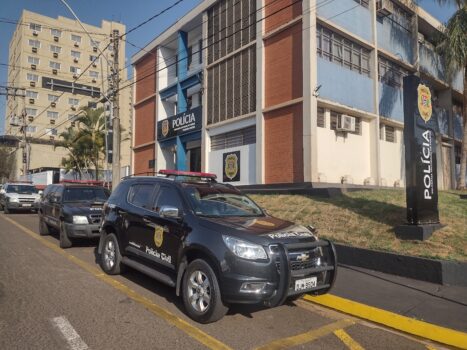 Diretor do Deinter e novo delegado seccional hoje em Barretos Uma mulher de 39 anos, que é tutora de um cachorro sem raça definida, com dois anos de idade esteve na Delegacia para registrar um boletim de ocorrência de atropelamento do animal.