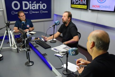 Paulinho da Força Em visita a cidade de Barretos, o presidente nacional do Solidariedade, o Deputado Federal Paulo Pereira da Silva, Paulinho da Força (Solidariedade), manteve contatos com diversas lideranças da cidade e concedeu entrevista no programa Direto da Redação, na Rádio O Diário, acompanhado dos vereadores Luiz Carlos Anastácio, Paçoca e o sargento Barreira, das cidades de Barretos e Olímpia.