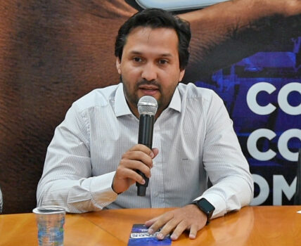 Secretário orienta munícipes que não receberam carnê do IPTU Secretário orienta munícipes que não receberam carnê do IPTU