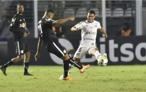 Bragantino x Santos Com gols de Camacho e Ângelo, o Santos venceu o duelo paulista contra o Red Bull Bragantino na noite de segunda-feira (17), por 2 a 0, no estádio Nabi Abi Chedid, em Bragança Paulista, no encerramento da 32ª rodada do Campeonato Brasileiro.