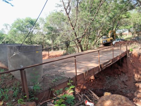 Ponte A Prefeitura de Barretos através de uma empresa contratada continua as obras da ponte existente na rua das Palmeiras, que é um dos acessos as chácaras existentes no final da avenida 43.