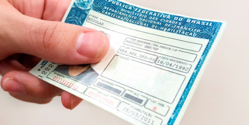 A Advocacia-Geral da União (AGU) informou nesta sexta-feira (26) que conseguiu derrubar a liminar da Justiça Federal de Mato Grosso que suspendeu o programa CNH do Brasil