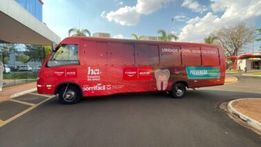 Unidade móvel do HA realiza prevenção de câncer de boca