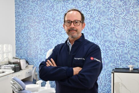 Rogério Ferreira da Silva é cirurgião dentista Cavalo arreado