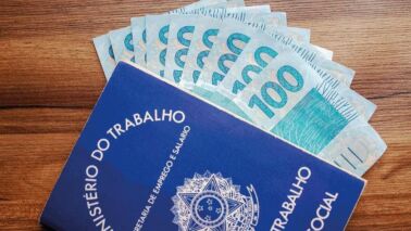 Previsto para entrar em vigor em 1º de janeiro e começar a ser pago em fevereiro, o novo salário mínimo de R$ 1.621 injetará R$ 81,7 bilhões na economia, estima o Departamento Intersindical de Estatística e Estudos Socioeconômicos (Dieese).