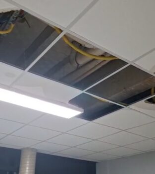 Vazamento provoca danos em teto do Novo Postão