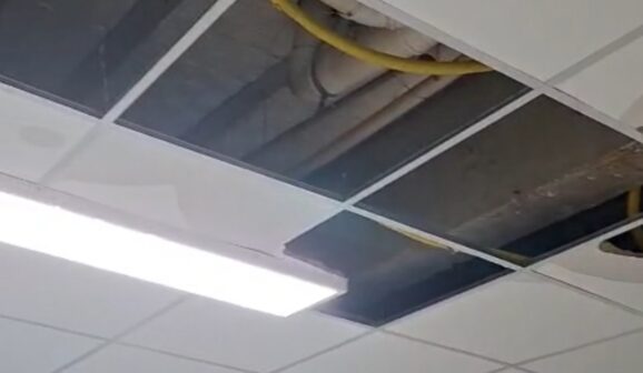 Vazamento provoca danos em teto do Novo Postão